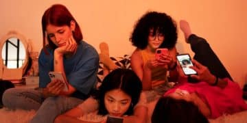 How Social Comparison Theory Shapes Teen Self-Esteem in the US - Cover Image