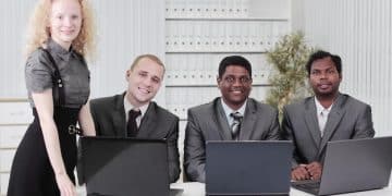 US Cultural Norms: Boost Your 2025 Business Negotiations - Cover Image