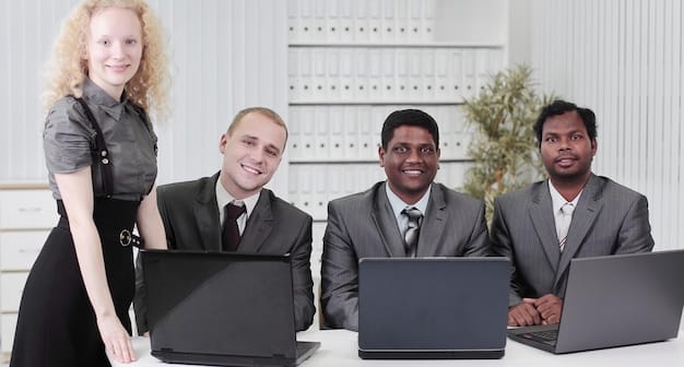 US Cultural Norms: Boost Your 2025 Business Negotiations